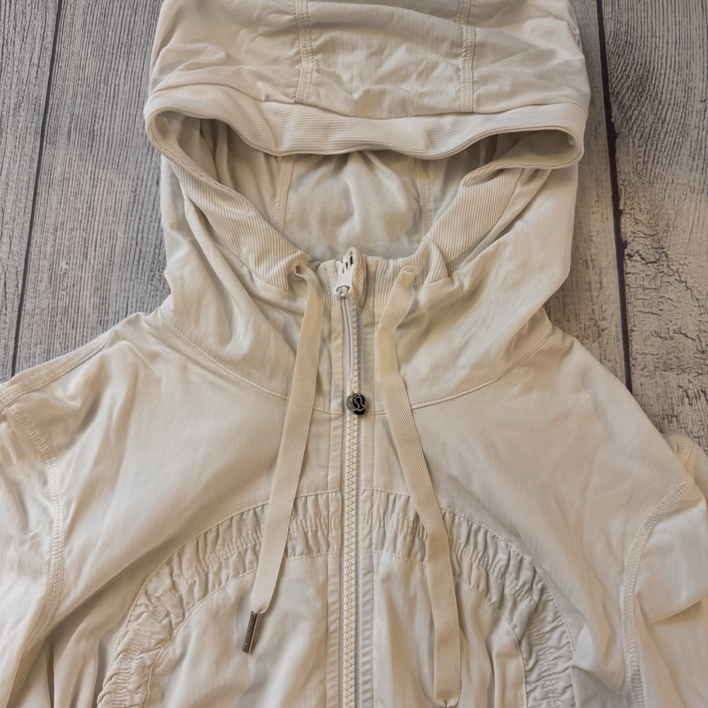 Lululemon Women's Size 6 White Full Zip Hooded Jacket Ruched Thumbholes Workout - Picture 2 of 15